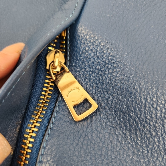 Coach Blue Pebble Leather Isabelle East West Hobo Shoulder / Crossbody Bag - Picture 8 of 16